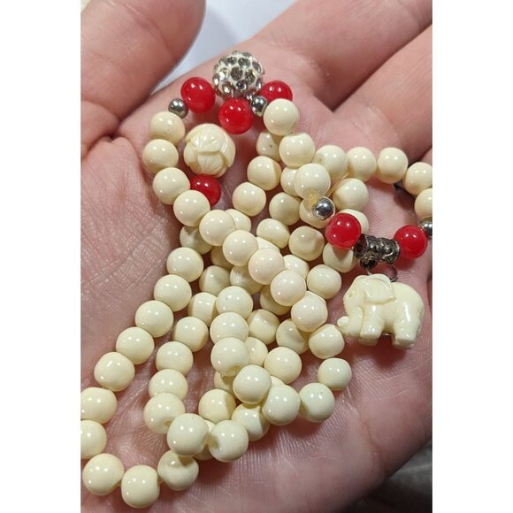 Vintage Cream Stone Beaded Necklace With Small Elephant Pendant - Picture 3 of 4